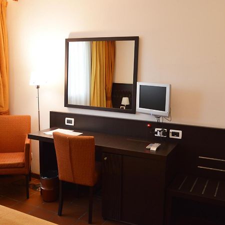 Beach Hotel Eurovil Predore Kültér fotó