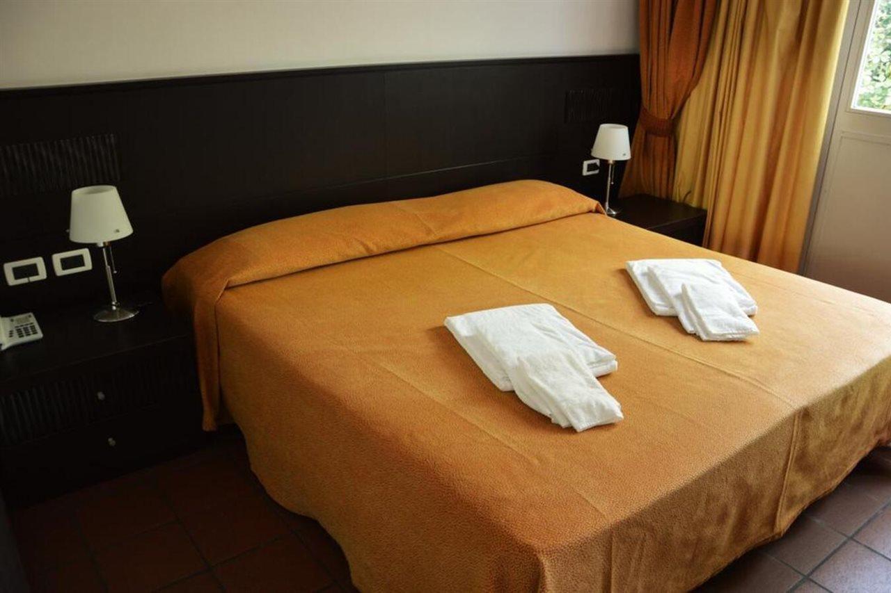 Beach Hotel Eurovil Predore Kültér fotó