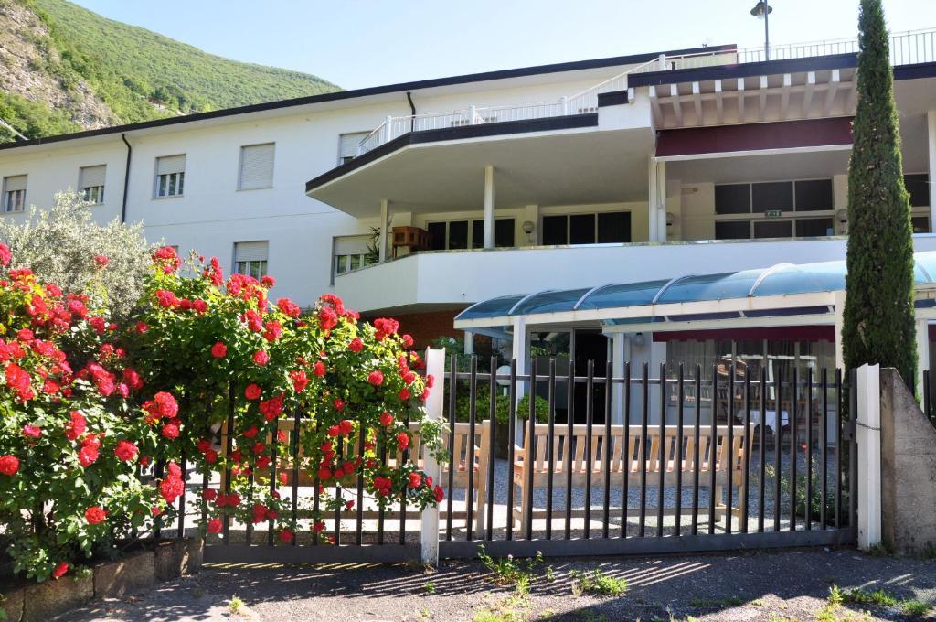 Beach Hotel Eurovil Predore Kültér fotó