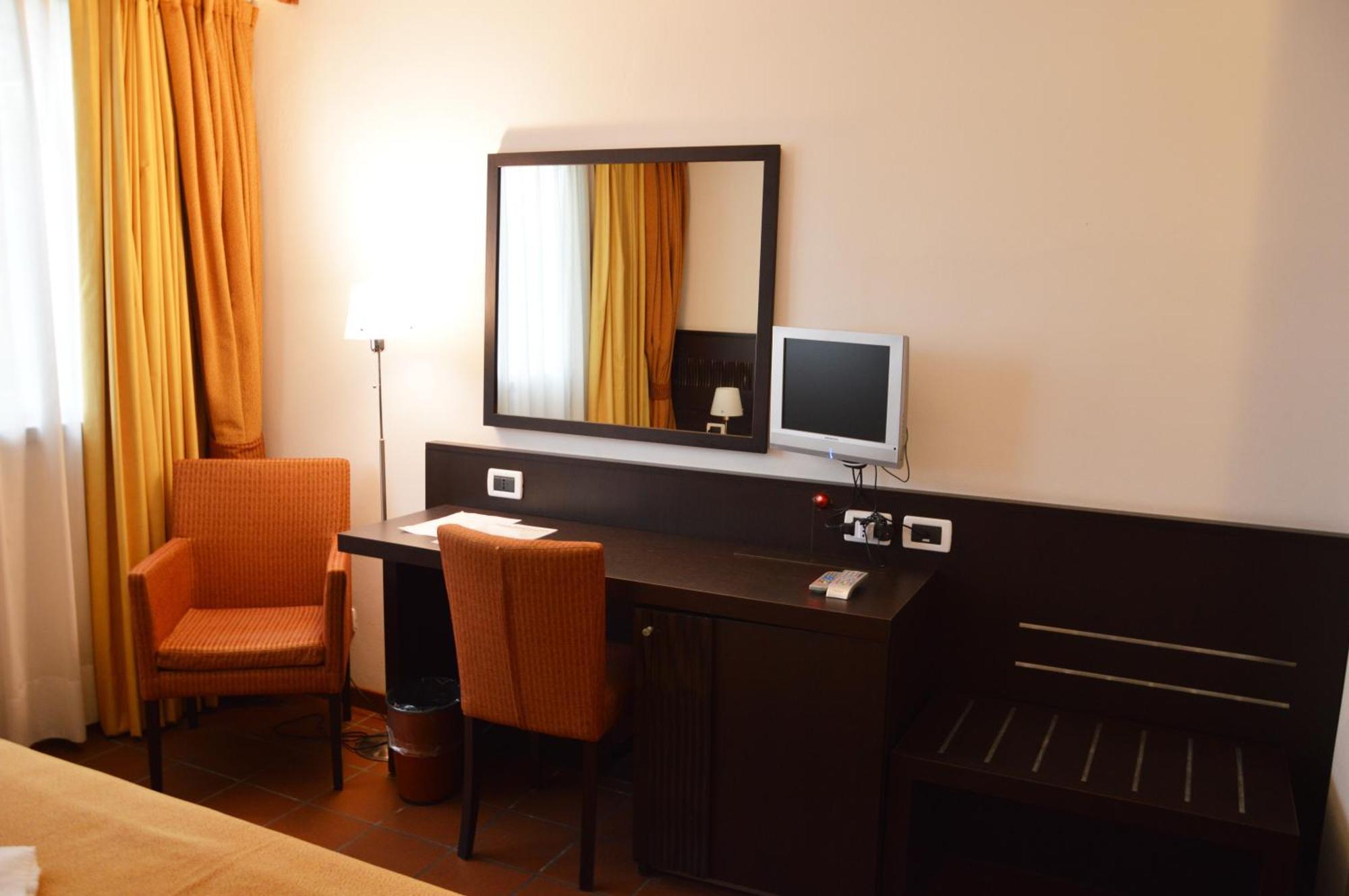 Beach Hotel Eurovil Predore Kültér fotó