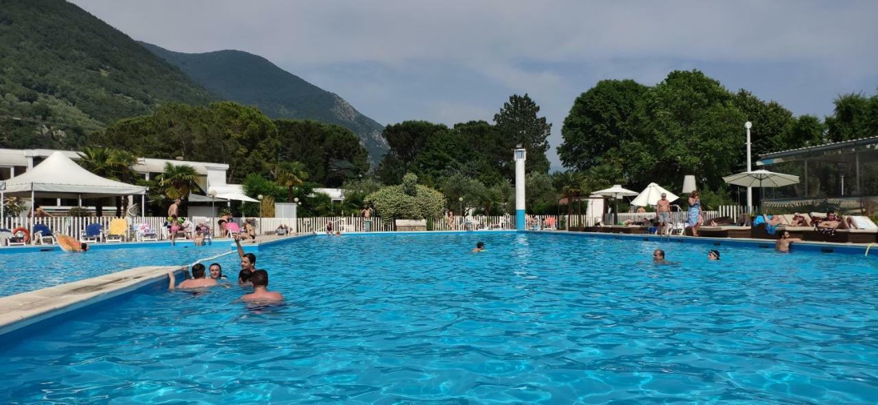 Beach Hotel Eurovil Predore Kültér fotó