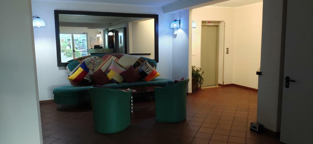 Beach Hotel Eurovil Predore Kültér fotó