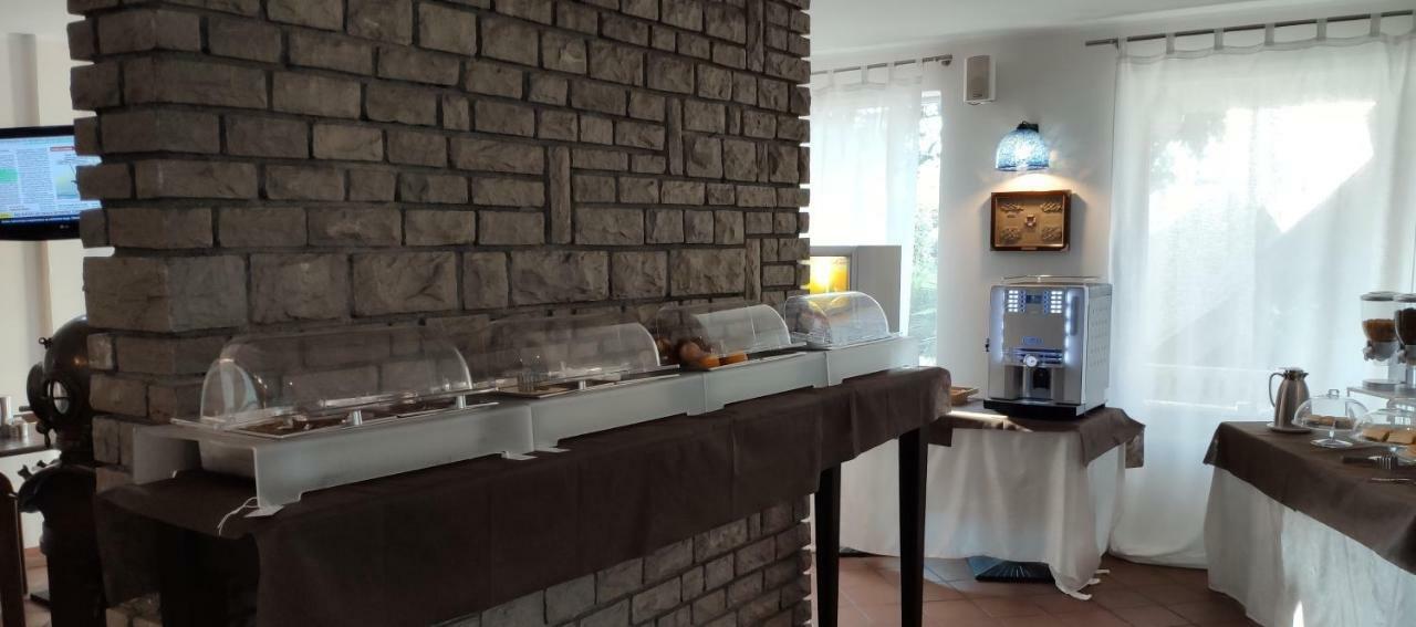 Beach Hotel Eurovil Predore Kültér fotó